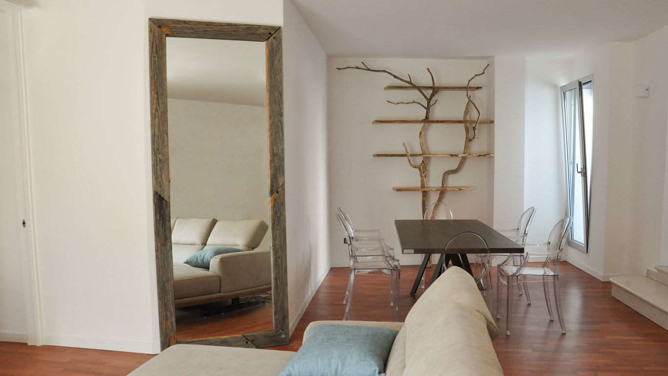 libreria a forma di albero